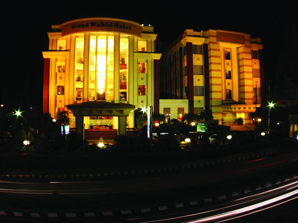 Grand Wahid Hotel Salatiga Exterior foto