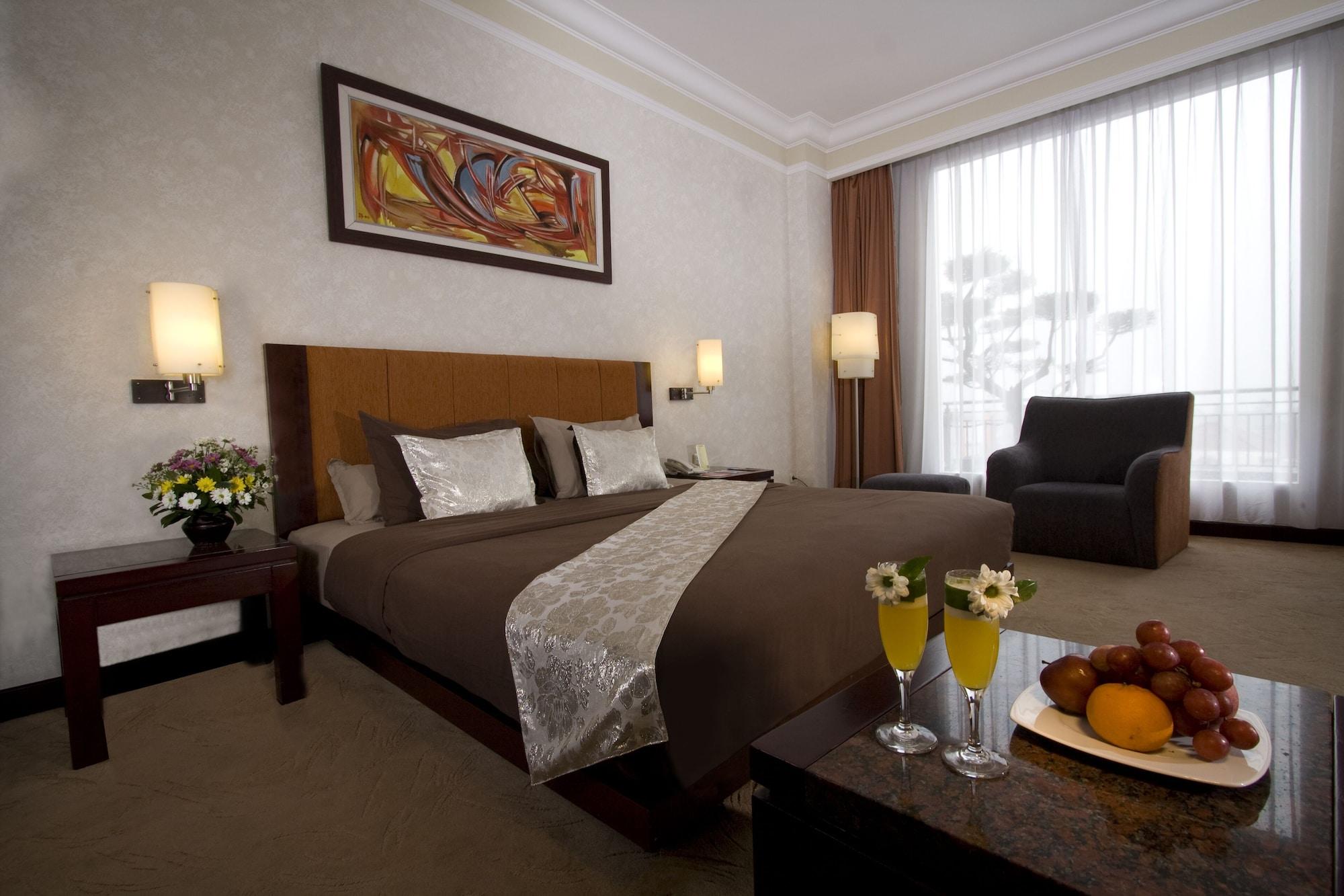 Grand Wahid Hotel Salatiga Exterior foto